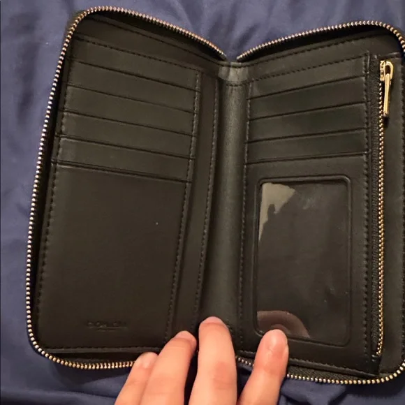 Coach Medium Id Zip Wallet - Picture 8 of 9